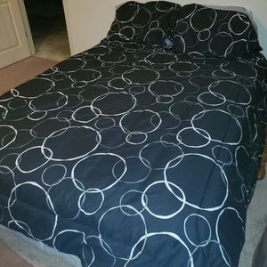 King Reversible Comforter and Shams